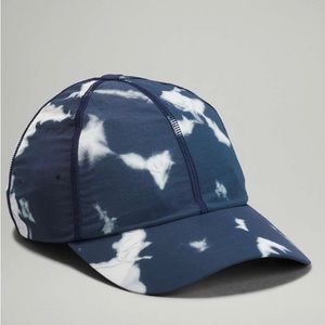 Lululemon Women’s Baller Hat in Indigo Ice Print Blue.